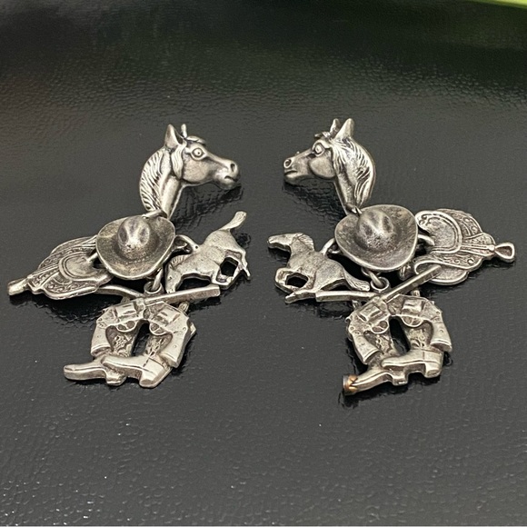 Unique Vintage Pewter Western Horse Saddle Cowboy Hat Boots Gun Charms Earrings - Picture 3 of 11